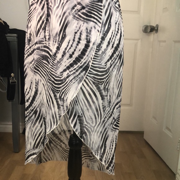 Trendyland Zebra strapless dress size medium - Picture 9 of 14
